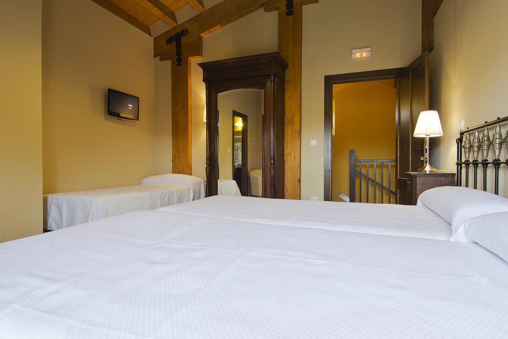 La Casona De La Mesta Hotell Almajano Rum bild