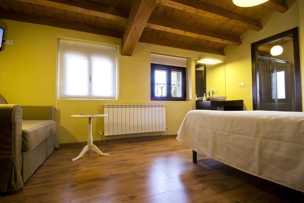 La Casona De La Mesta Hotell Almajano Rum bild