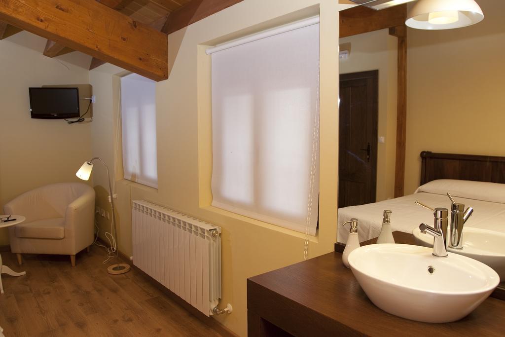La Casona De La Mesta Hotell Almajano Rum bild